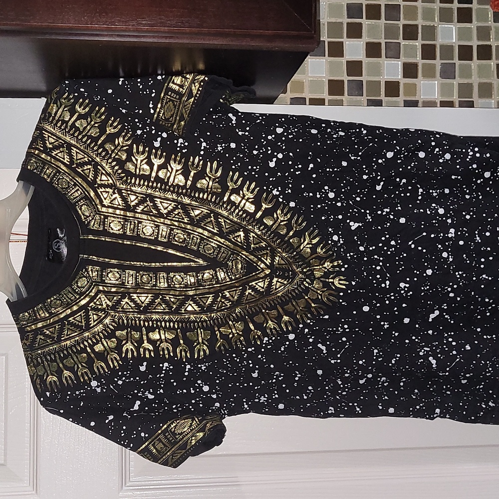 Dashiki printed T-shirt black with gold and white splatters size small.